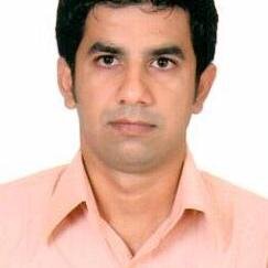 सफ़र में धूप तो होगी, जो चल सको तो चलो,
सभी हैं भीड़ में तुम भी निकल सको तो चलो,
यहां किसी को कोई रास्‍ता नहीं देता,
मुझे गिरा के अगर तुम संभल सको तो चलो...