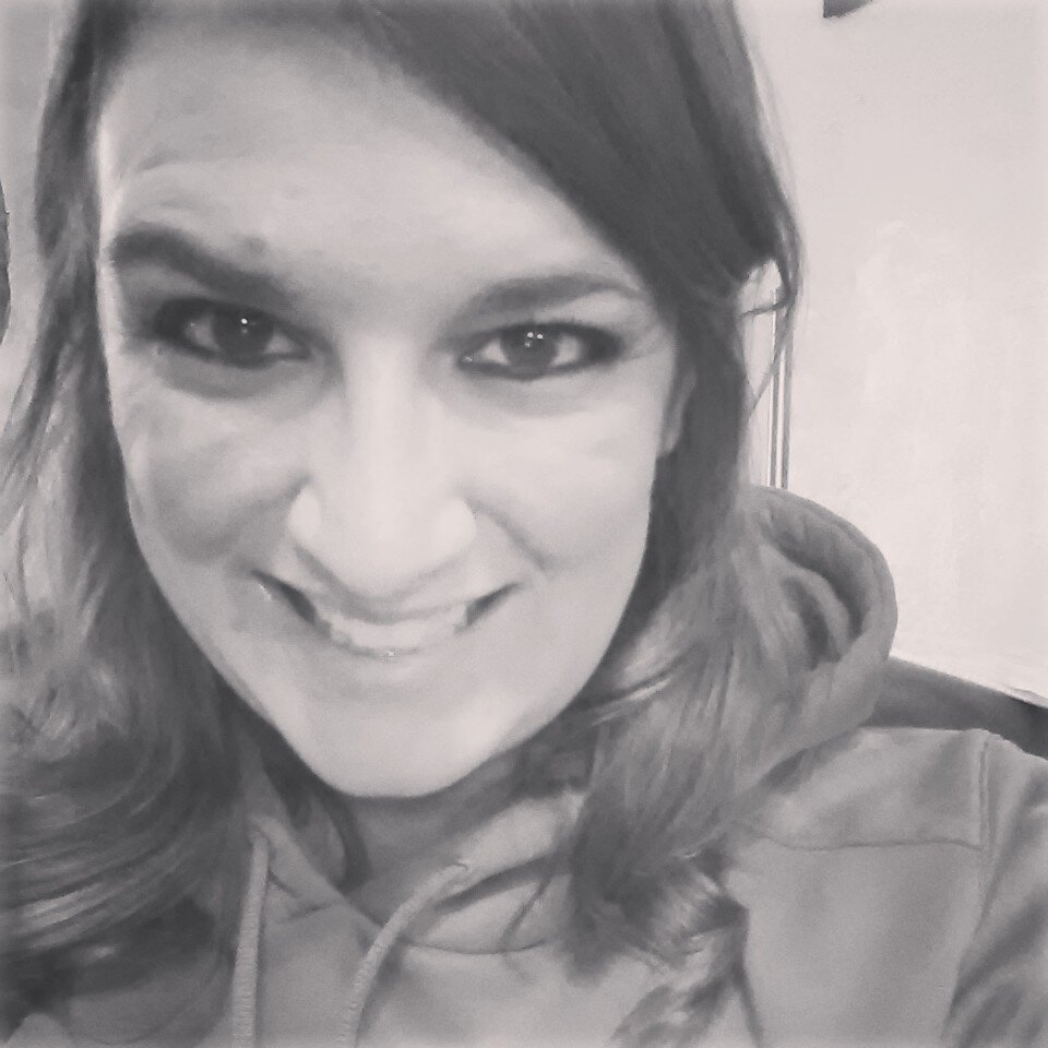 A small town Oklahoma girl, born and breed. Pistol Firin' Photographer! Boot Kickin' Blogger! Game Warden Wife, Follower of God!