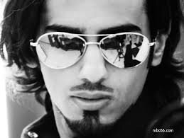 مَحَظُوظْ مِںْ لدَيهِ شَخصٌ يُفاجَئهُ بِ أفَعَال لـِ يسعَدهُ فَقَط♥:) !