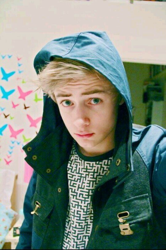 ScorpiusMlf's profile picture. Part of Death Eaters. AH [SL1]. Lvl 2. 2458G. 35,75IS. 22Exp. [IC Roleplayer]