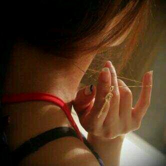 octavia_6's profile picture. يضل الانسان فِي هذه الحيااه مثل قلم الرصاص تبريه العَثرات لِيكتب بخَطٍ اجمَل وَيكُون هكذا حتى يَفنَى القلم ولاَ يبقَى لَهُ اإلاّ جمِيل ما كتب ∵★