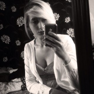 ShannonNeonS's profile picture. blah blah i honestly dont care anymore