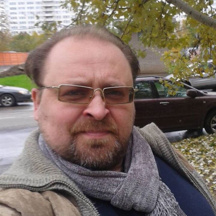 Бородатый человек с увлекательным прошлым и неминуемым будущим.