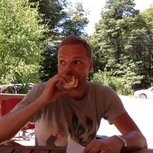 LarsThuen's profile picture. Marketing professional with a passion for food, wine, alpine skiing, music, and life