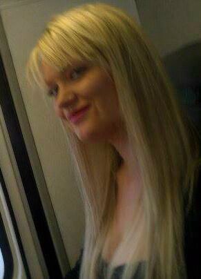 Im a student at college studying hair dressing an beauty. start bck january. I'm a out going girl who loves to party an have laughs and make new friends. X