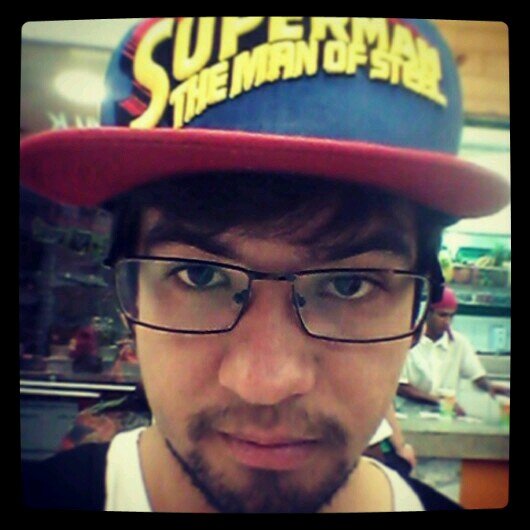 Nill 19 anos, Capricorniano, hetero e zueiro'