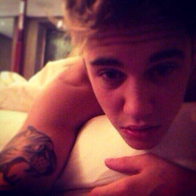 Hello. Im justin. @Fauxer_niall is my son. Taken. HAIIIIII im Max. 19/ bi/ single.