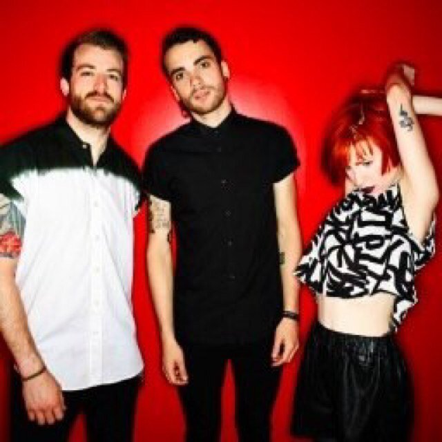 See Paramore on The Self-Titled Tour this fall w/ Metric & Hellogoodbye: http://t.co/nDMcv8cwae