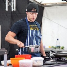 Fatloss MasterChef and creator of Fat Loss Feast http://t.co/BEZyZvfi4J and https://t.co/GpYFUbpLjX
