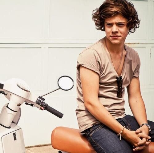 Free follow from @cmoncmonharry , follow her. She follows back