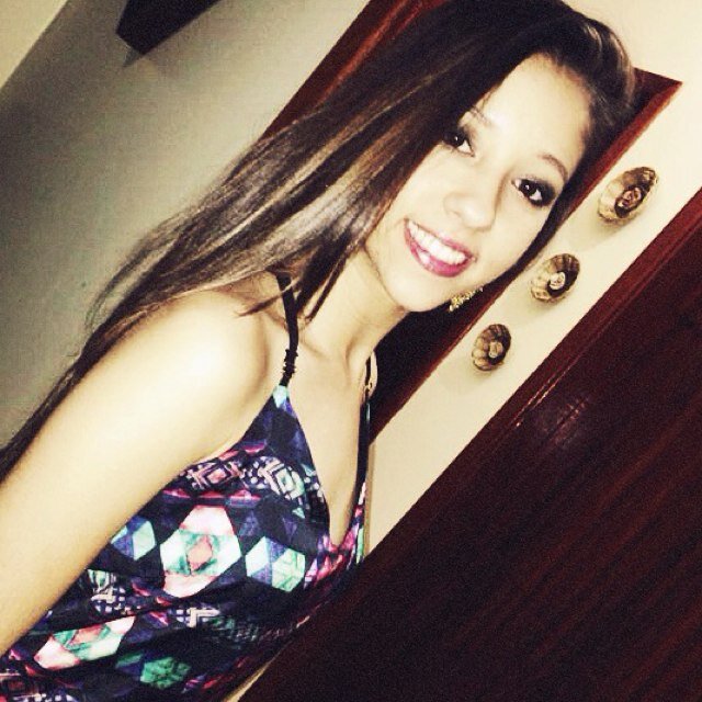Isabelle, 15, sargitariana, sonhadora, irritante. amo: frio, chocolate, tumblr, pais, Lucas Mello, amigos, The vampire Diaries, A7X etc. (: