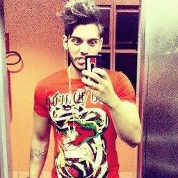 Mas sempre haverá uma data, palavra, um olhar,um filme uma música, pra te fazer lembrar.Só pra te fazer lembrar de mim.@lucasslucco ɞ ɞ
