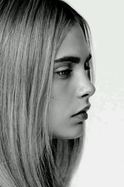 Cara|| 20|| single|| model|| Perrie è la mia bulla|| Barbs è la mia sistah|| Demi è la mia Bomba Sexy lol||
