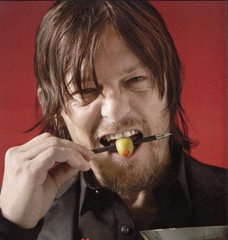 Uma Echelon viciada em vampiros, The Pretty Reckless e series de tv! Followed by @wwwbigbaldhead (09/15/2013)