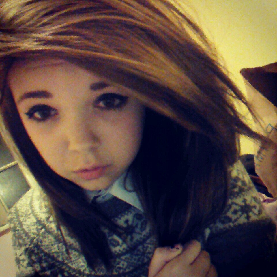 omg bowling for soup 1/4 :) chris burley, the dollyrots and frankie cocozza follow me omg