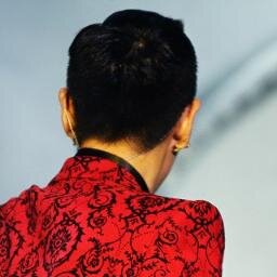 อันยองครับ TOP(탑) แห่ง BIGBANG  อาการเกรียนมันแค่ผ่านมาแล้วก็ผ่านไป  เป็นแค่คนหล่อชอบอยู่ติดบ้าน *ยักคิ้ว*