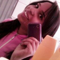 naoO se iluda com sorrisos , pois a maldade táá na mentee!!