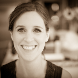 Communications leader specializing in non-profit communications strategy, change and issues management, internal communications and making waffles.