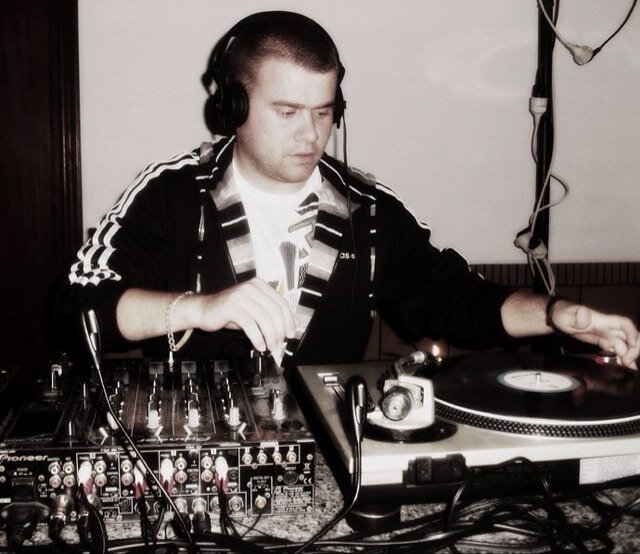 Dj-Producer . Residente en la Palma del Condado, mas de 10 años en la musica, Bodas, eventos privados, cumpleaños. Colaborador de formula 30. 105.3 Fm (Huelva)