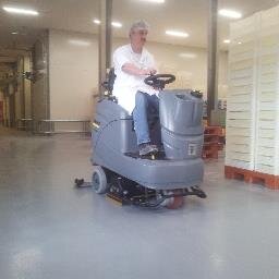 Professionele reinigingsmachines & systemen | Schrob- en veegmachines | Hogedruktrailers | Stofzuigers | Glasbewassing Advies, onderhoud, verhuur & verkoop.
