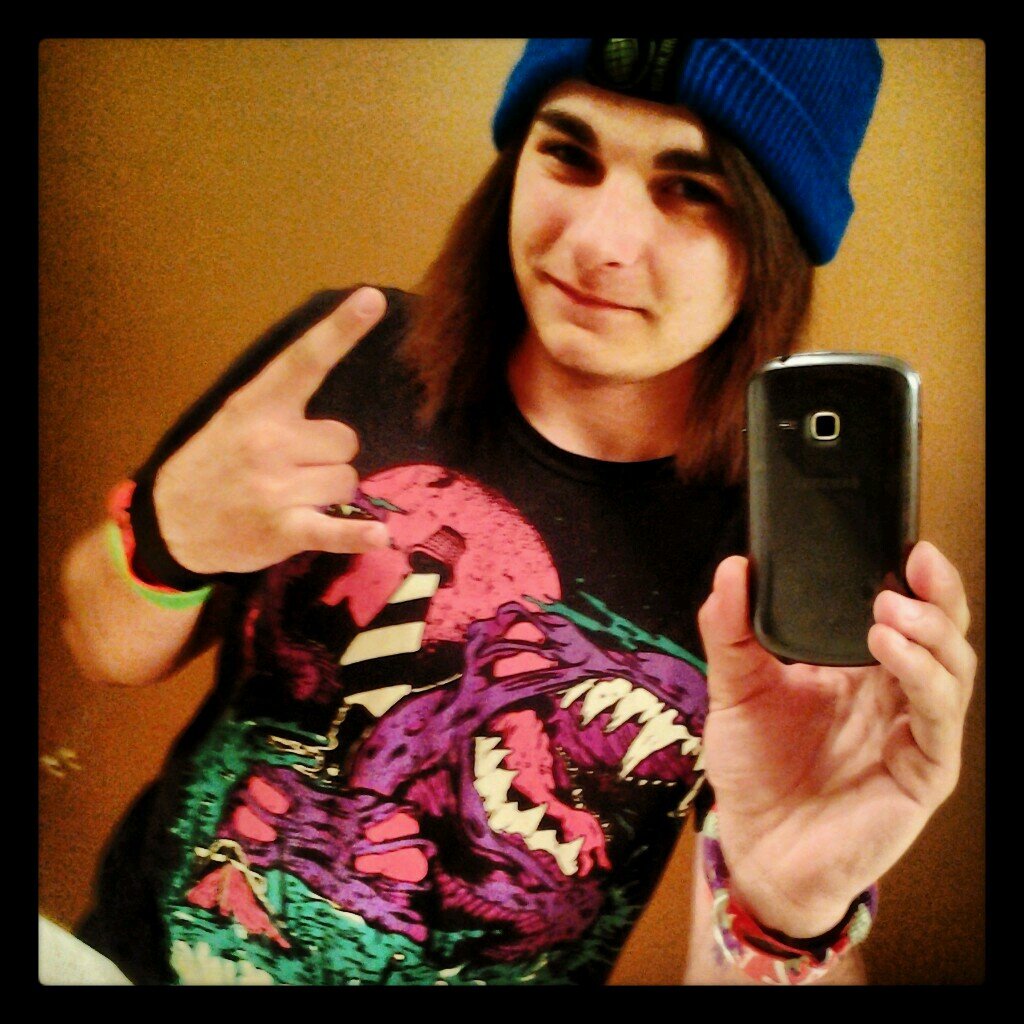 Hey, I'm Chance. I like Heavy Metal Music, Pizza, Vidya Games, and The Walking Dead:3 kik: MehGustafarian