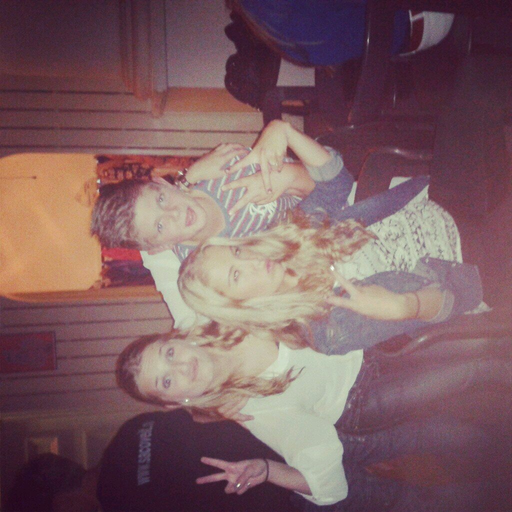 CSG-Comenius Zamenh
of // BlauwWIT34 // beste maten  koen,Quentin // en familie boven alles.//dansen saco velt // danspartner:michelle
