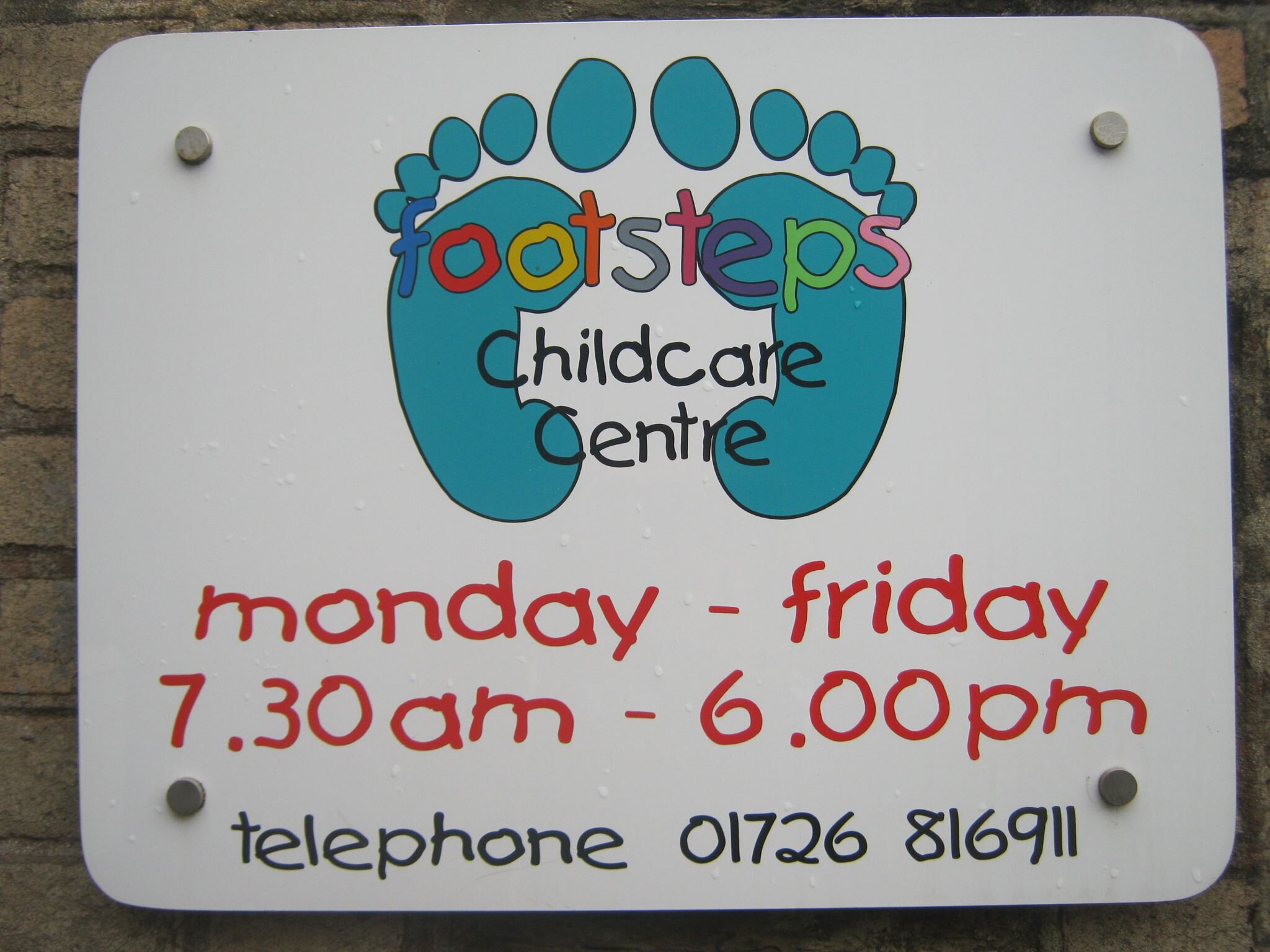 Footsteps is registered by Ofsted to care for children aged from 3 months to 11 years in the bright & airy converted Sunday School in Tywardreath, Cornwall.