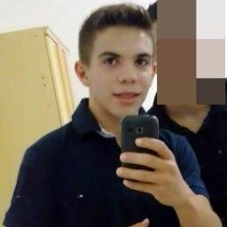 Feliz, extrovertido, espontâneo, admirador, perfeccionista, discreto... Paixões: Futebol, Música... Filho de Deus!