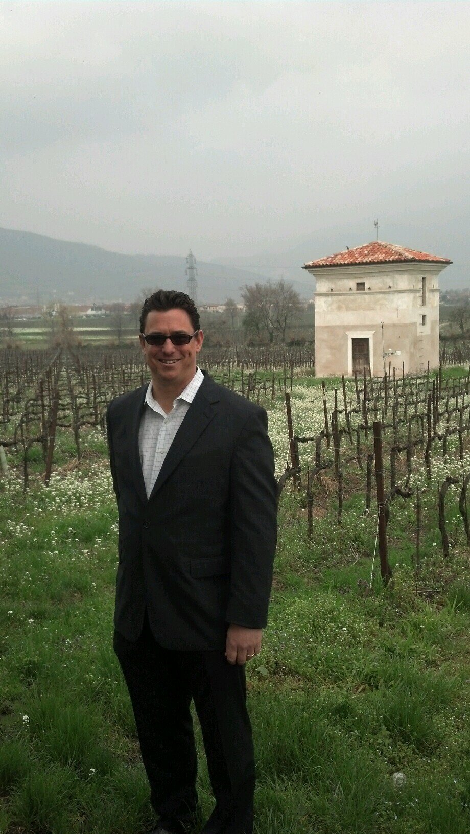Wine and Spirits sales executive. Maryland Terps basketball recruiting expert. Owner of John Arden Music & JAM Dueling pianos show.