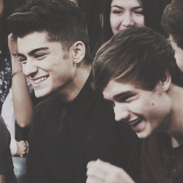 please follow @halloweenIiam she gave you this free follow ily :)