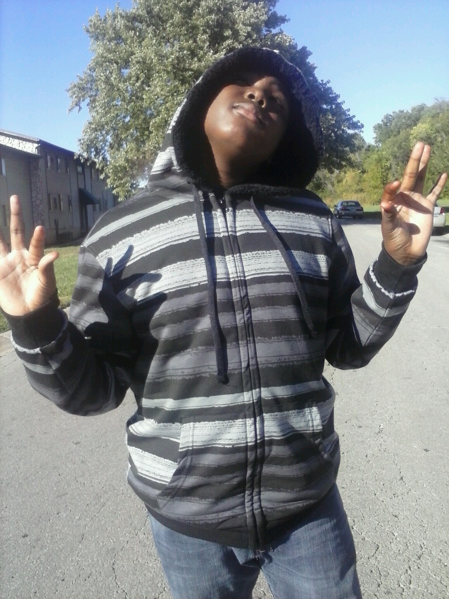 in love with Tyonna mi bestfriend mary mi sister