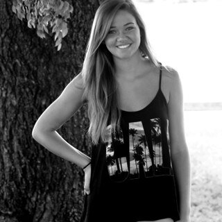 Names emilee keerfer. Ca;19;med student. ;)