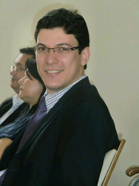 Prefiro acreditar nas pequenas coisas que vem de Deus,que nas grandes promessas humanas.