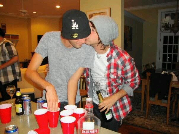 BarelyBarakat's profile picture. Alex and Blake are fucking perfect. ♡