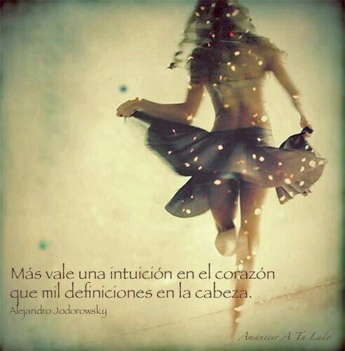 Disfrutar los momentos buenos y los malos verlos como una lección mas d la vida valorar las personas q t quieren, respetar para q t respeten.....