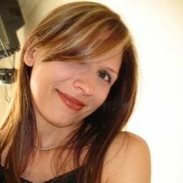 Geminiana, esposa e mamãe feliz! Viciada em música com preferência por sertaneja e rock! adoro Fernando & Sorocaba, Michael Jackson e AC/DC!