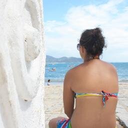Não me excluo, não sou anti-social, nem nada do tipo. Só procuro me privar de decepções e falsidade.