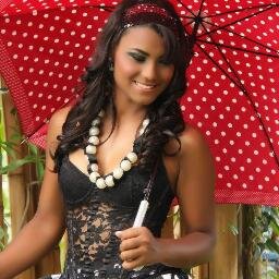 Tenho 17 Anos, me seguem que vai me conheçer melhor posso dizer sou muito alegre, extrovertida, virgiliana, modelo e etc :) me segue que vao saber.