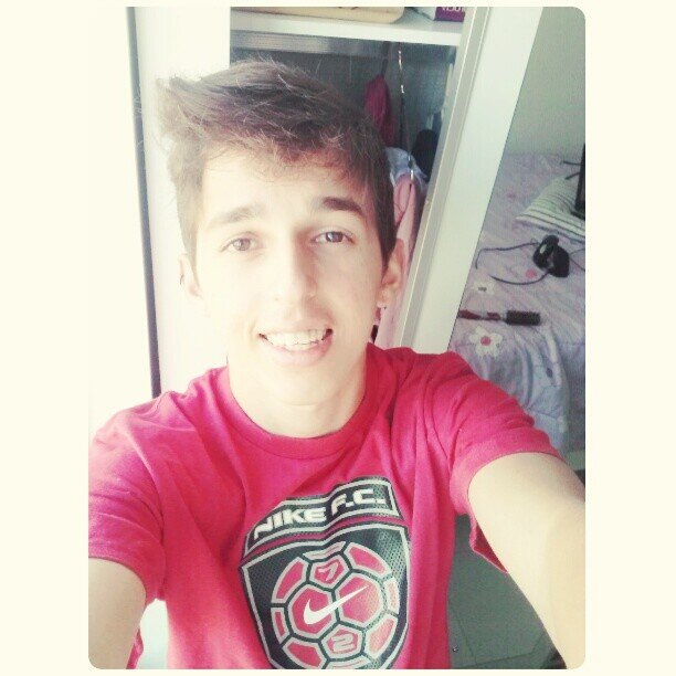 E eu encontrei aqui um meio de desabafar o que eu sinto http://t.co/aWkCNK88ET