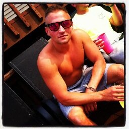 Island livin', fosh gettin', Poetic Thinkin, Dream Weavin, Soul Keepin, lookin' for love in all the wrong places.