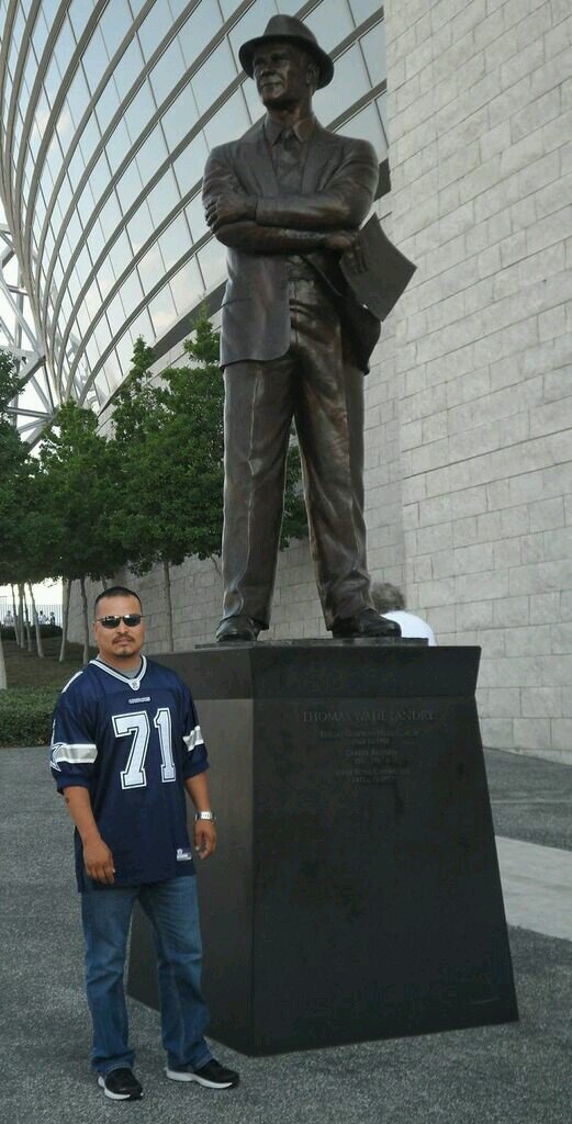 RogerMorales71's profile picture. 