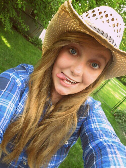 A southern girl with a special gift~pushin' my look with a bunch of crazy Brits for a bit of magic~Slytherin~6th year