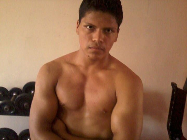 Estudio,voy al gimnasio ,domingo iglesia no tomo ni fumo.. Vivo en tamaulipas.
