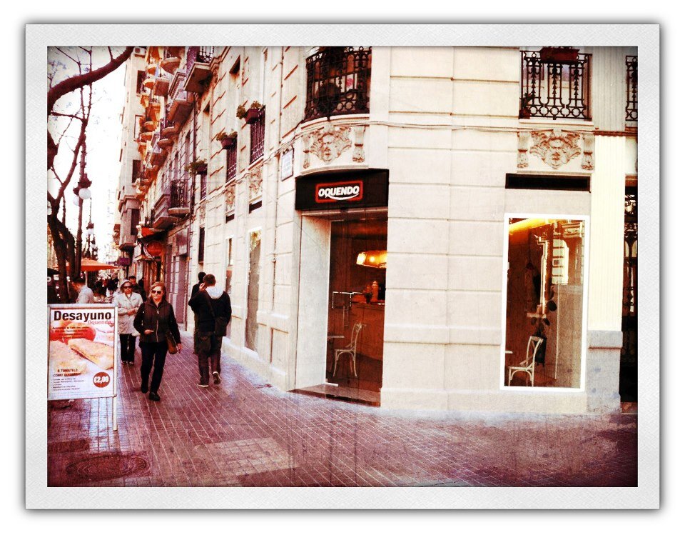 ¿Conoces Ruzafa? Haz una parada de café y tarta mientras disfrutas el barrio de moda de Valencia y las primeras copas de la noche.