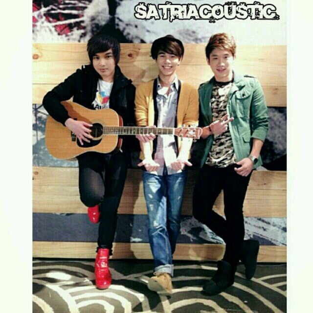 It's OFFICIAL Account @Satriarocks Acoustic featuring many great Vocalist in Indonesia. We sang and performed the song with 4 languages.