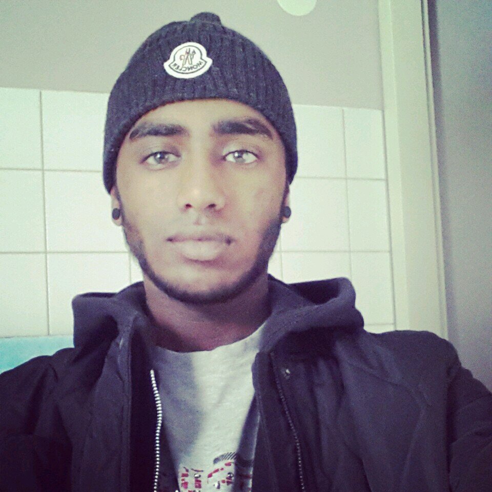 ♥♥ Celina                            241212♡  #TeamVieze  -  ik drink bier , ik rook wiet, ben een geboren Amsterdammer ben een echte AJACIED