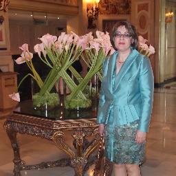 Diseñadora, Modista titulada en Alta Costura con matrícula de honor y patronista por ordenador.