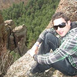 Maestro de Educación física y Licenciado en ciencias de la actividad física y el deporte. Seguidor fiel del Atlético de Madrid y obsesionado de Harry Potter.