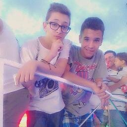 RoberReina's profile picture. Si fuiste feliz con la persona incorrecta, imagínate con la persona correcta