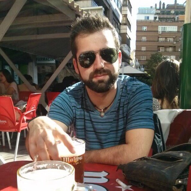 borjasaenz's profile picture. @lahorafriki @codaenelaire y @sopaderelatos molan más que yo.